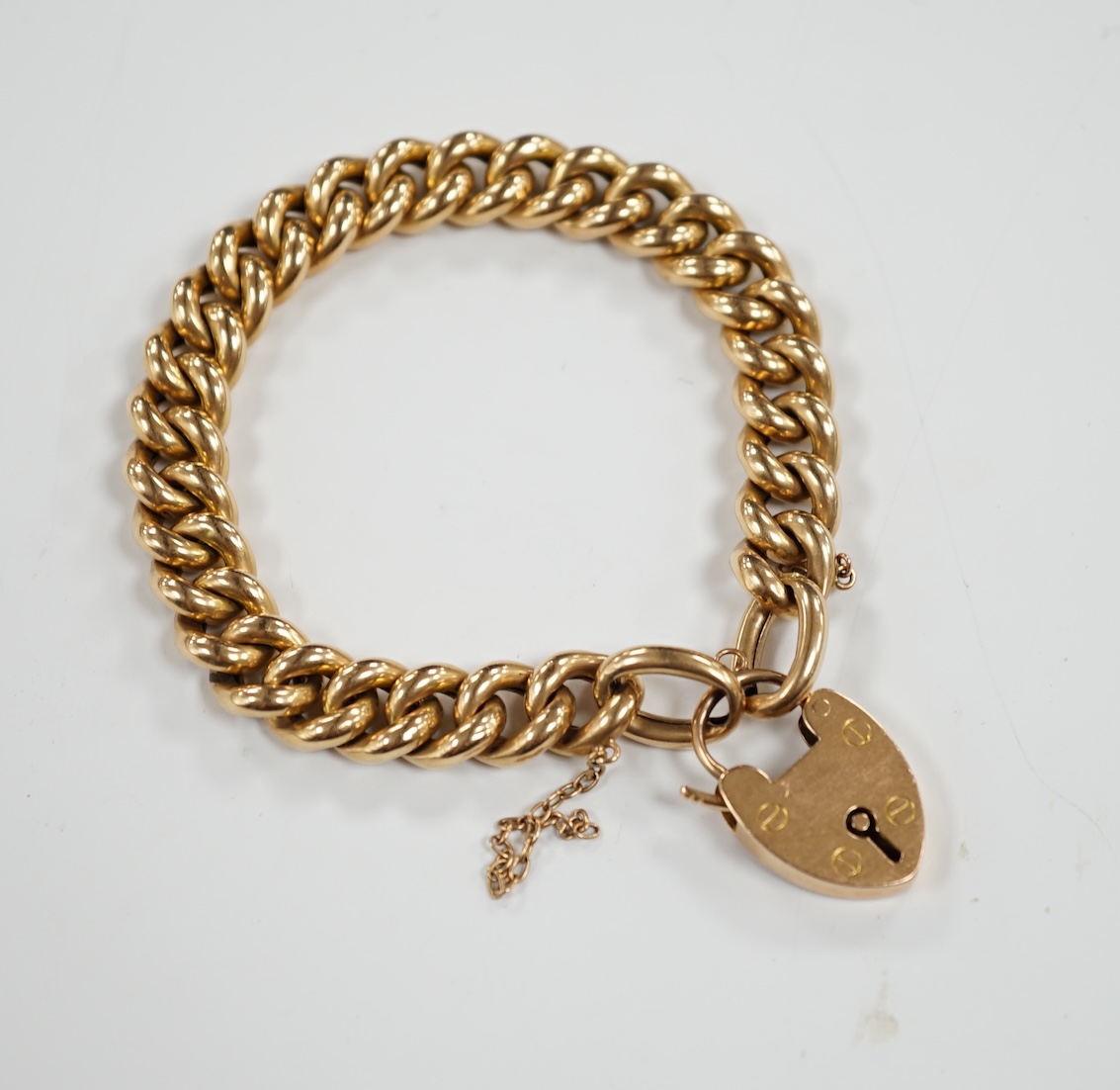 An Edwardian 15ct curb link bracelet, with heart shaped padlock clasp, 18cm